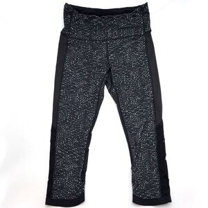 Lululemon Black Gray Geometric w/Mesh accent 3/4 Length Athletic Leggings Size M